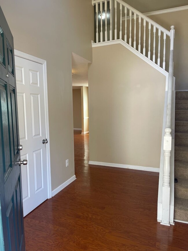 Building Photo - Four oversized bedrooms, Grayson High School