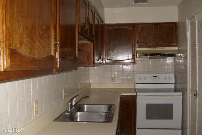 Building Photo - 2 br, 2 bath Condo - 421  Jose Marti Blvd.