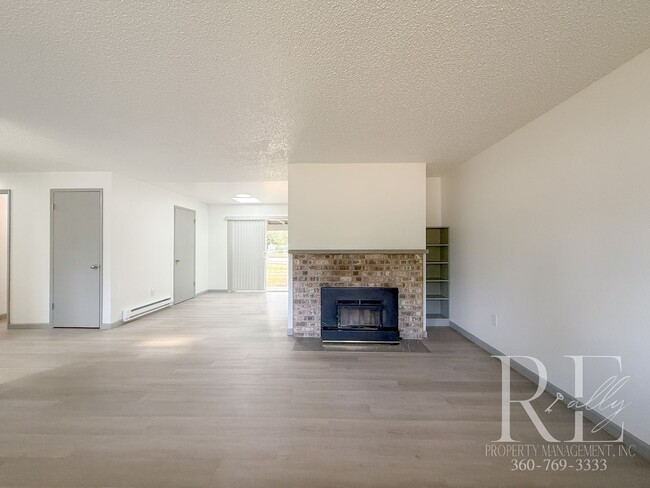Building Photo - Bright 3BR Home on Amelia Ct | LVP Floors,...