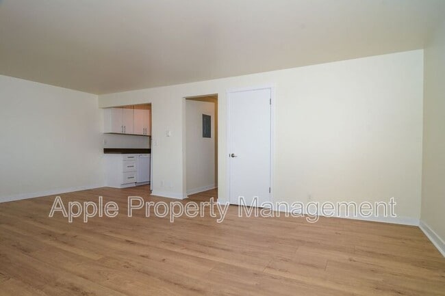 Building Photo - 9244 Greenwood Ave N