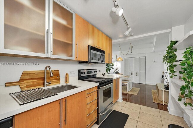 Foto del edificio - 7501 E Treasure Dr