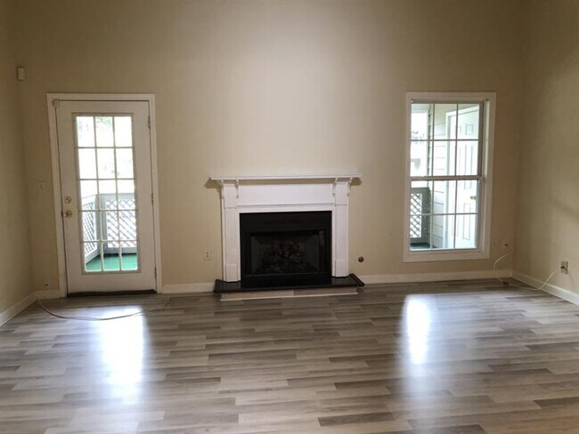 Building Photo - 1510 Oakridge Ct