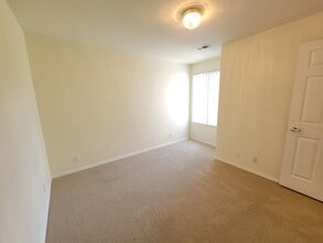 Building Photo - 3650 Strawberry Field Grove