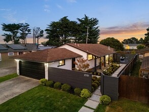 Building Photo - 2501 Fleetwood Dr
