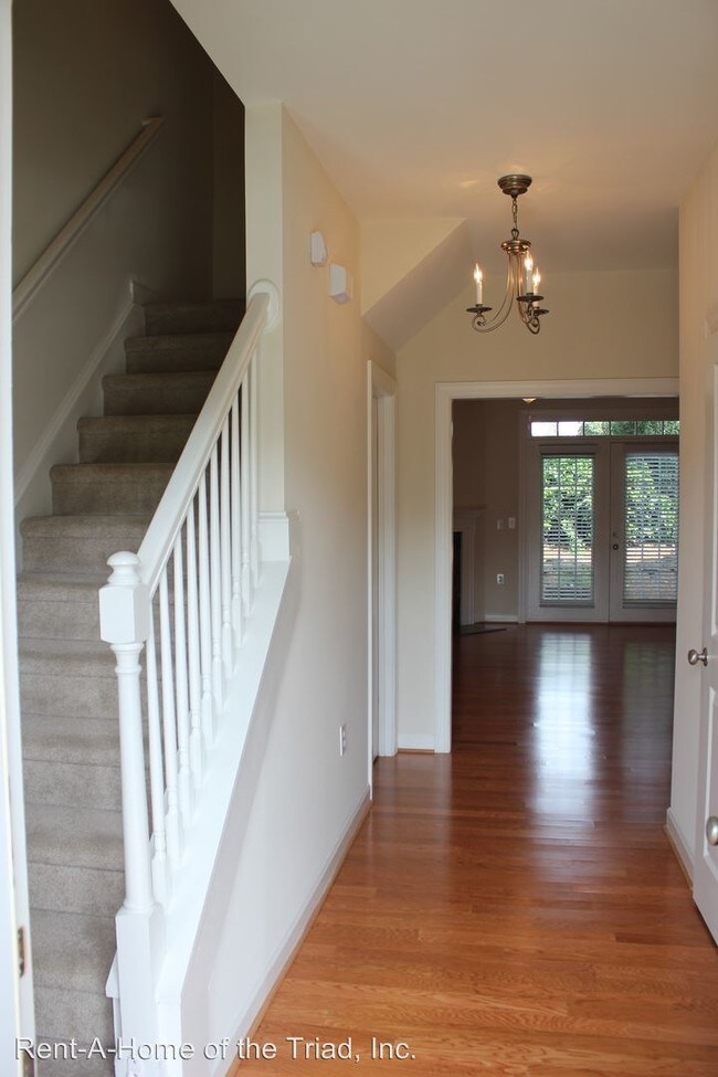 Building Photo - 3 br, 2.5 bath House - 1429-C New Garden Road