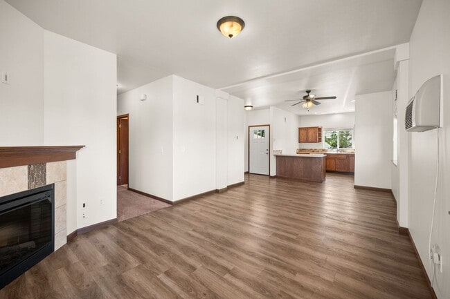 Building Photo - Spacious Valley Duplex Available Now!