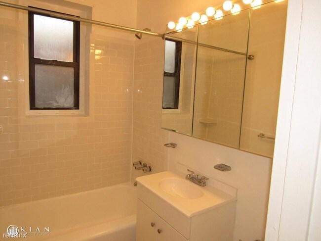 Foto del edificio - 3415 Parsons Blvd