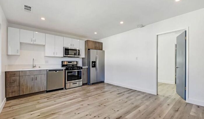 Primary Photo - 750 N Inglewood Ave