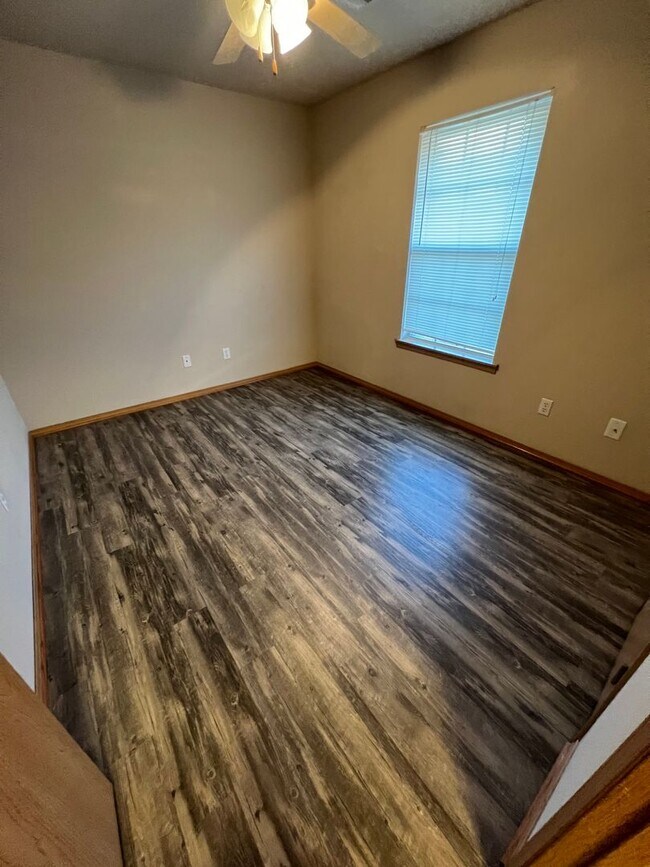 Building Photo - 2016 Plum Creek Ln