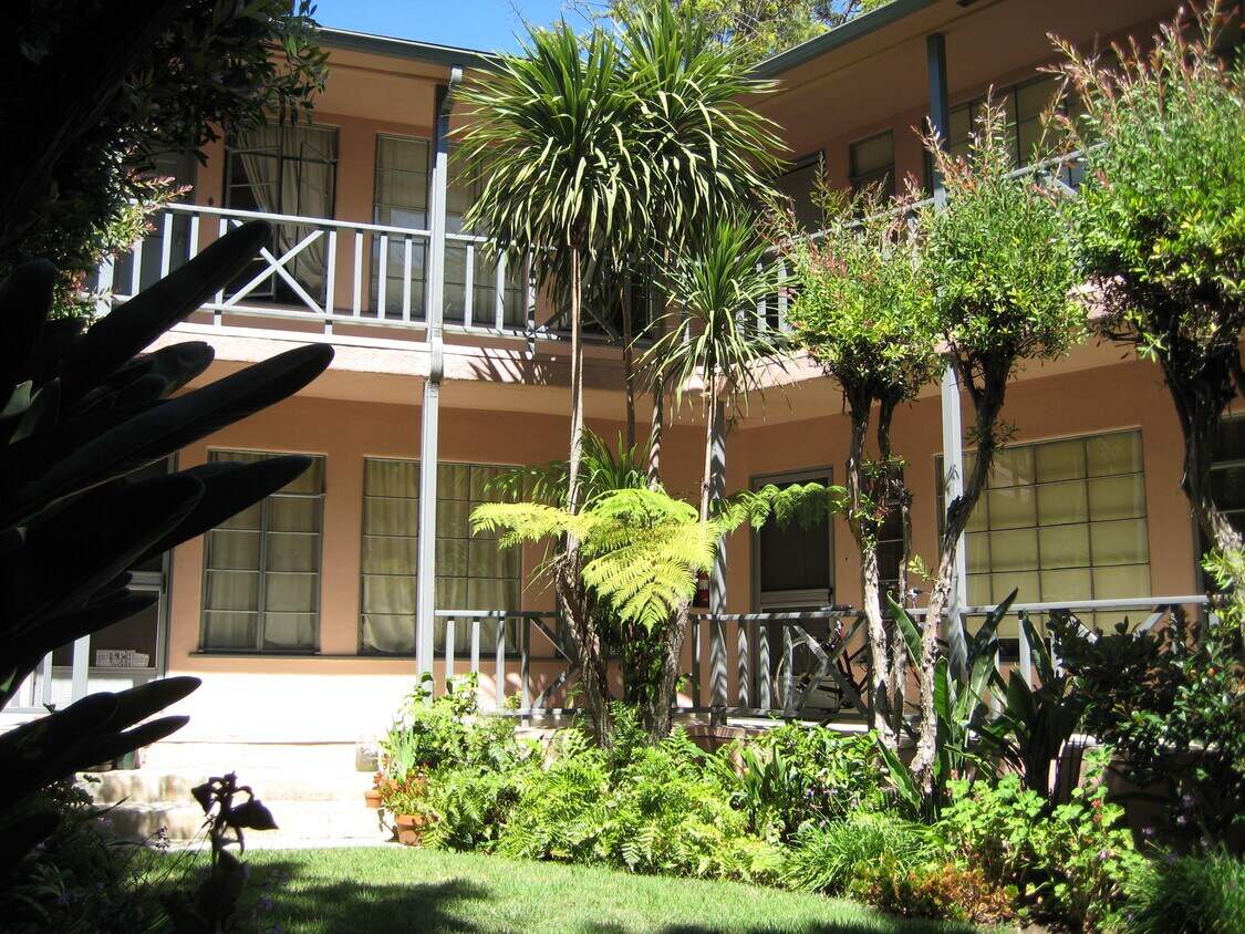 Courtyard - 671 Landfair Ave
