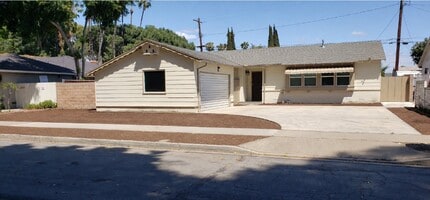 Building Photo - 302 N Ventura St