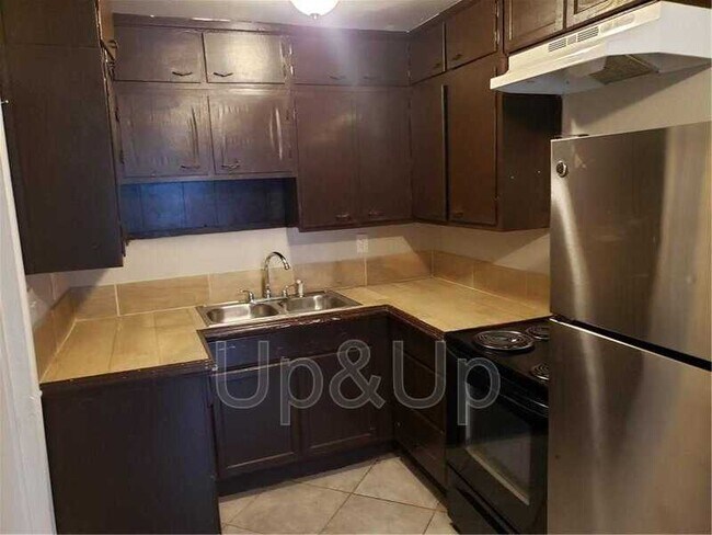 Building Photo - 2401 Macon Dr SW
