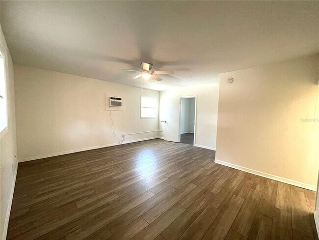 Foto del edificio - 401 1st Ave NE