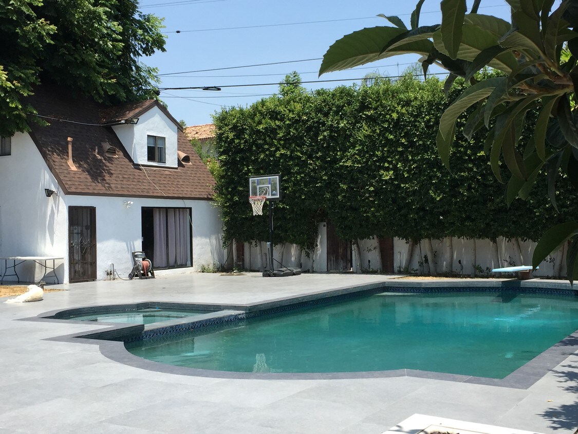Foto principal - 9631 W Olympic Blvd