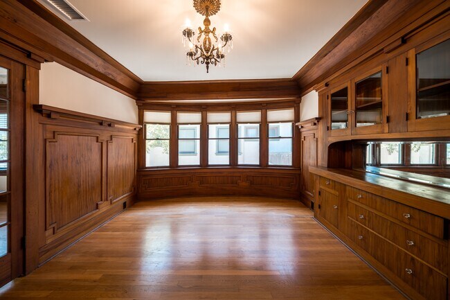 Building Photo - 3924 Alameda Pl