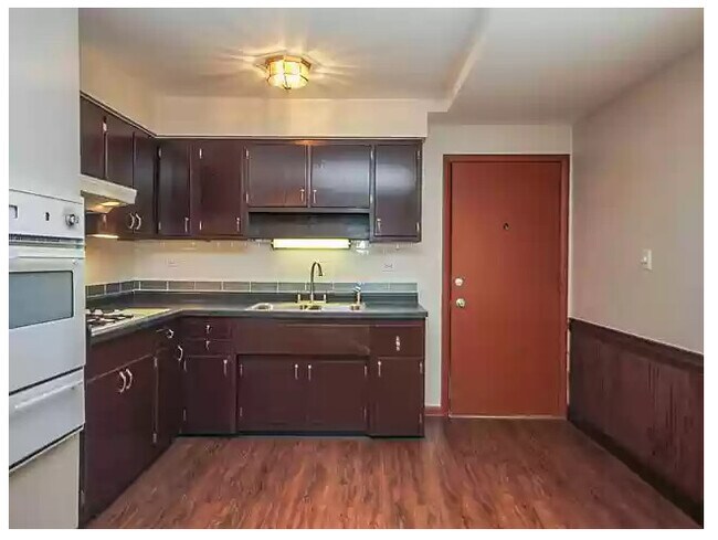 Foto del edificio - 1331 W Chase Ave