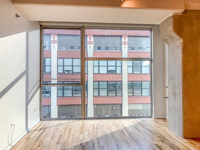 Foto del edificio - Fantastic One Bed Condo with In-Unit Laundry!