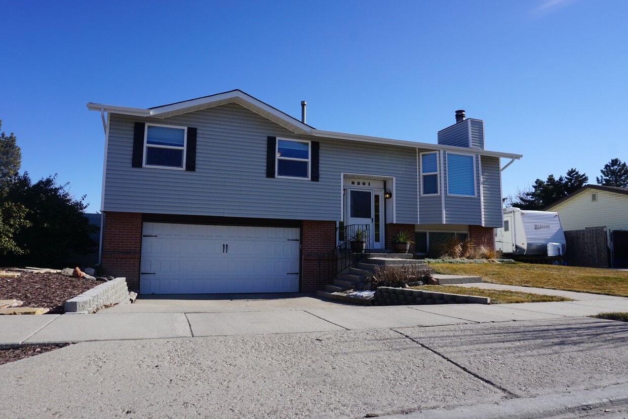 Primary Photo - Quiet 4 Bedroom 2.5 Bath Taylorsville Home