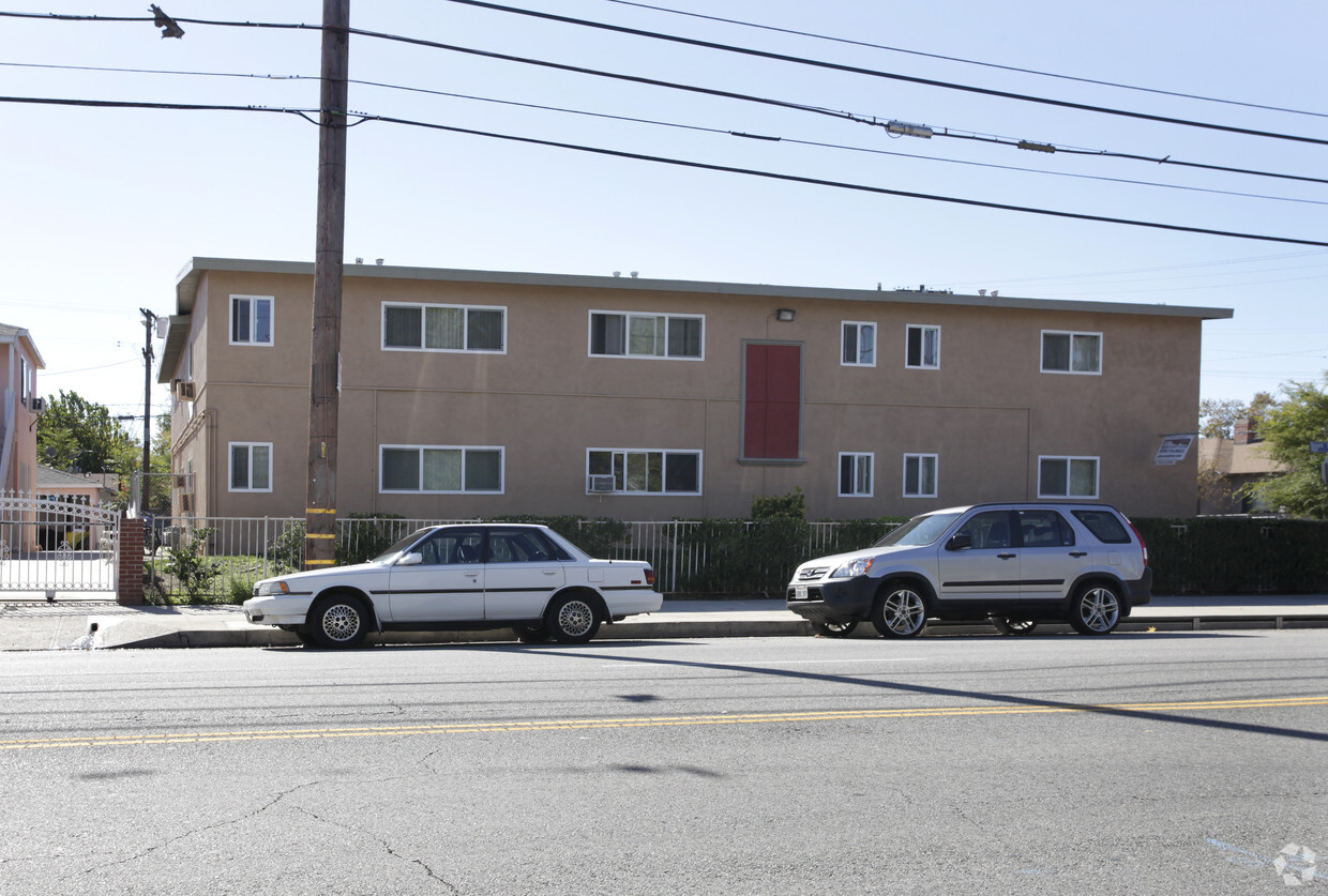 Building Photo - 5950 Fulcher Ave