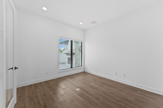 Foto del edificio - 1539 Spring Pl Dr