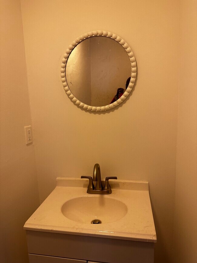 Building Photo - 19 Hurlburt St