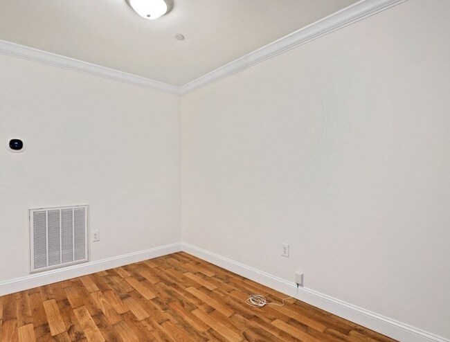 Building Photo - 327 Centre St