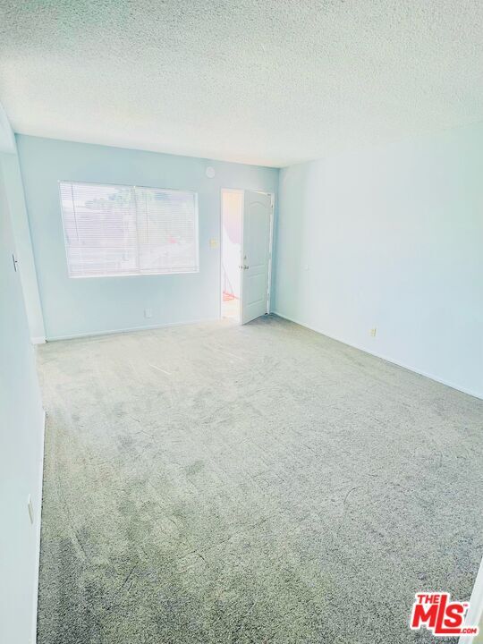 Foto del edificio - 12210 Birch Ave