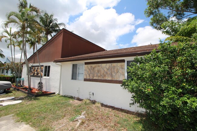 Foto del edificio - 4505 NW 3rd Drive  Delray Beach FL 33445
