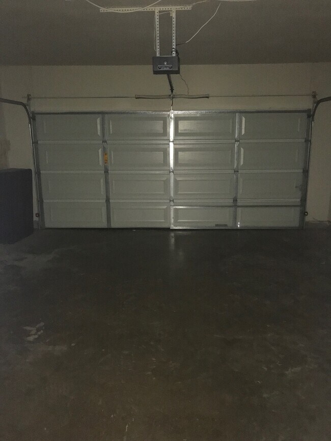 Building Photo - College Station - 3 Bedroom, 2.5 Bath Town...