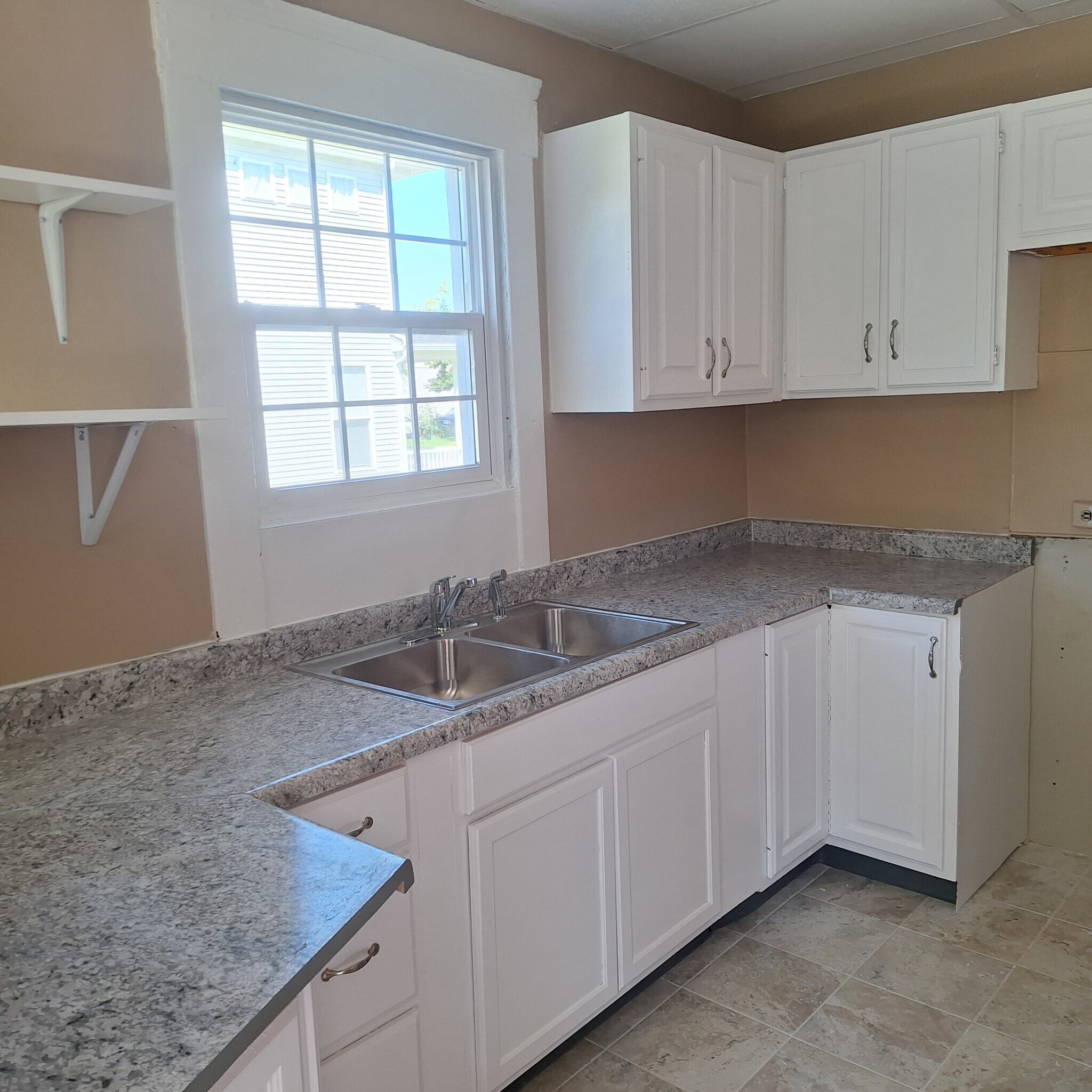 2282 E 100th St Cleveland, OH 44106 – photo 2