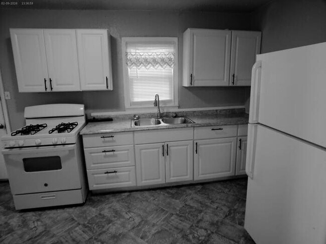 Foto del edificio - Cozy 1 bedroom and 1 bath ranch home located off 23rd St & S Arlington Ave in Independence.