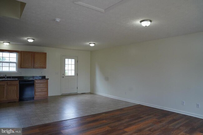 Building Photo - 153 Sinker Dr