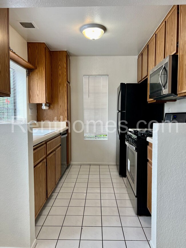 Foto del edificio - 8550 Summerdale Rd