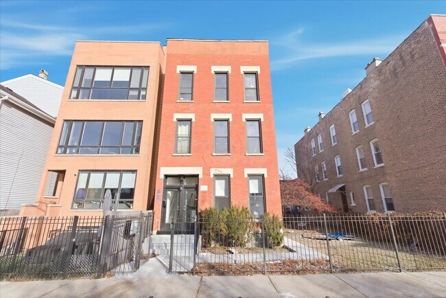 Building Photo - 1324 W Ohio St