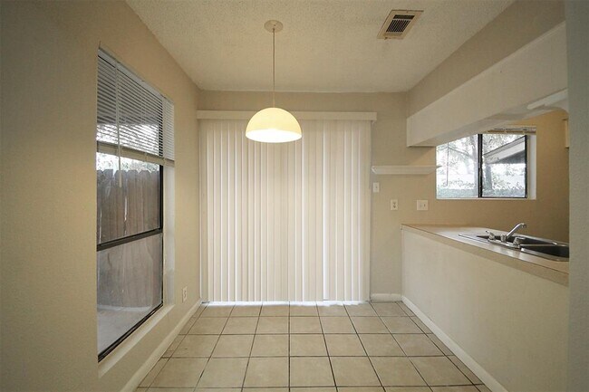 Building Photo - 2809 Parker Ln
