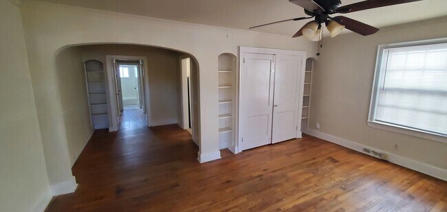 Foto del edificio - 1028 Willowbrook Dr