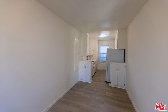 Foto del edificio - 1940 S Robertson Blvd