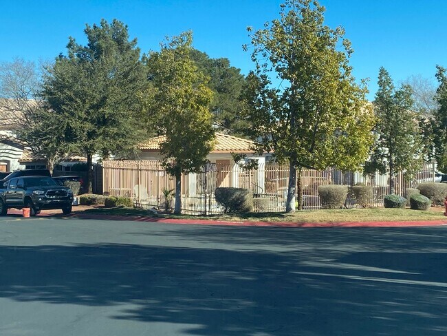 Building Photo - Cozy 3 Bedroom Summerlin Townhome for Rent!