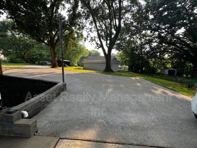 Foto del edificio - 2208 Sanderson Rd
