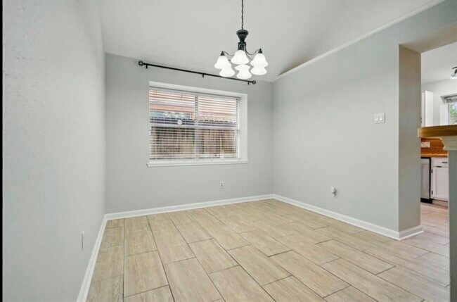 Foto del edificio - 14403 Wandering Wood Dr