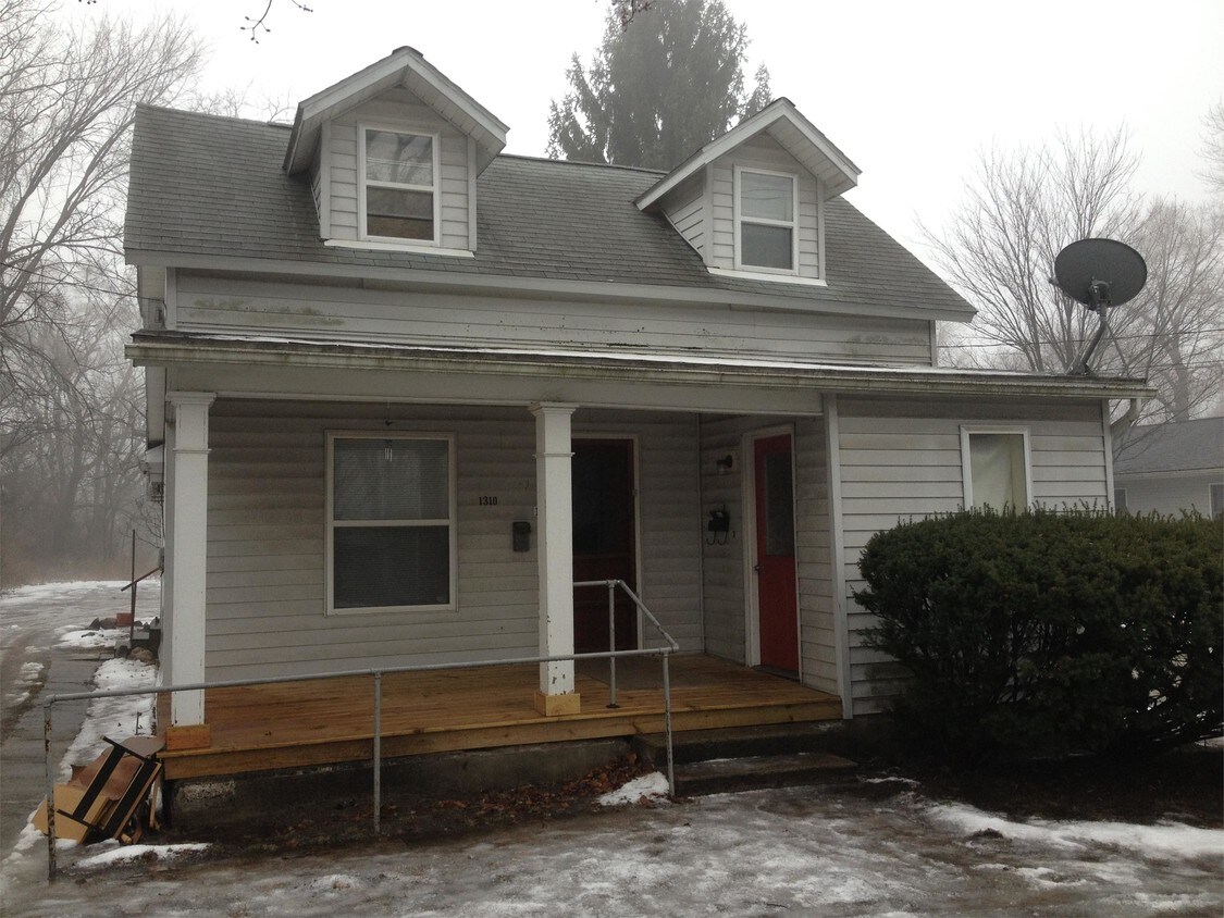 1310 E Broadway St Unit 1, Mount Pleasant, MI 48858 Room for Rent in