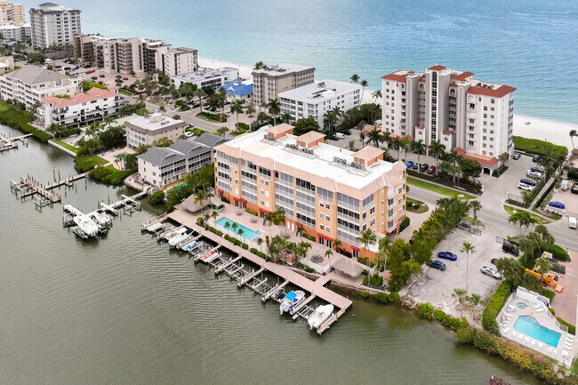 9566 Gulf Shore Dr Naples, FL 34108-2052 - MANATEE RESORT