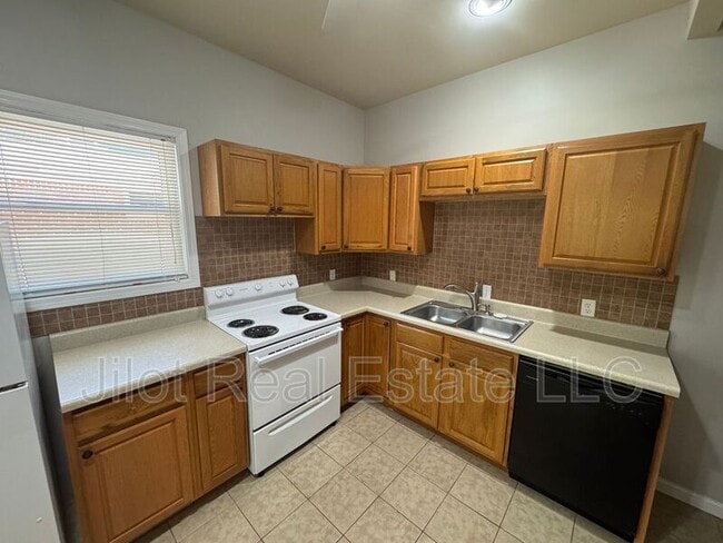 Building Photo - 1366 Clermont Ave