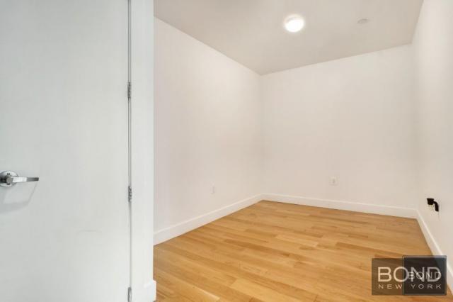 Foto del edificio - 1 bedroom in Astoria NY 11102