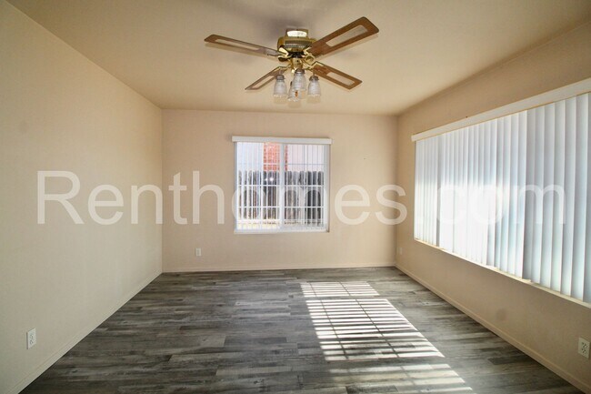Foto del edificio - 10952 Parkdale Ave