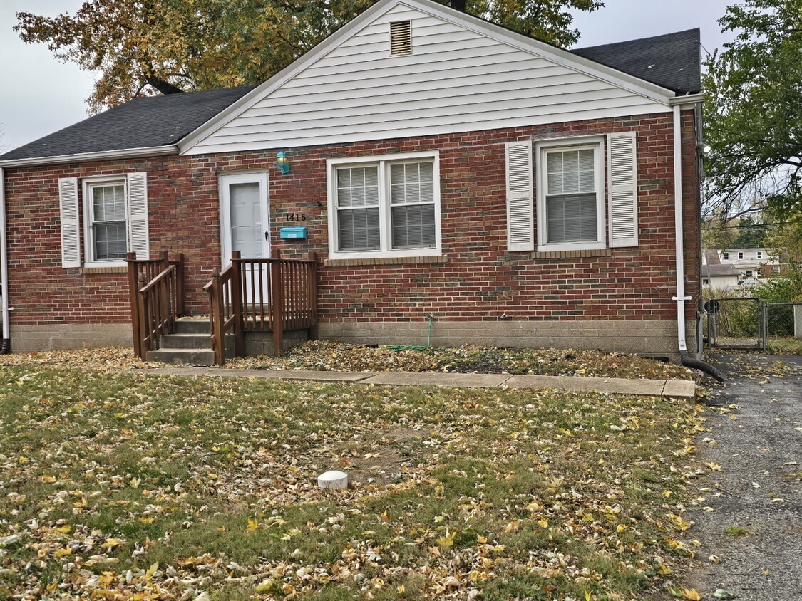 Foto principal - Florissant 3-Bedroom Rental – Affordable &...