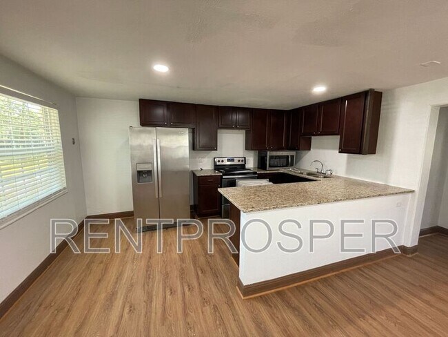 Building Photo - 1132 W Lake Brantley Rd