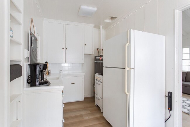 Building Photo - 620 Huntley Drive. West Hollywood, CA 90069