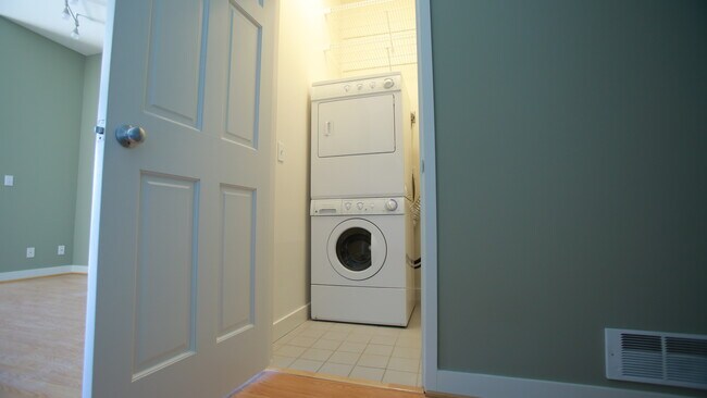 Laundry Room - 120 29th Ave