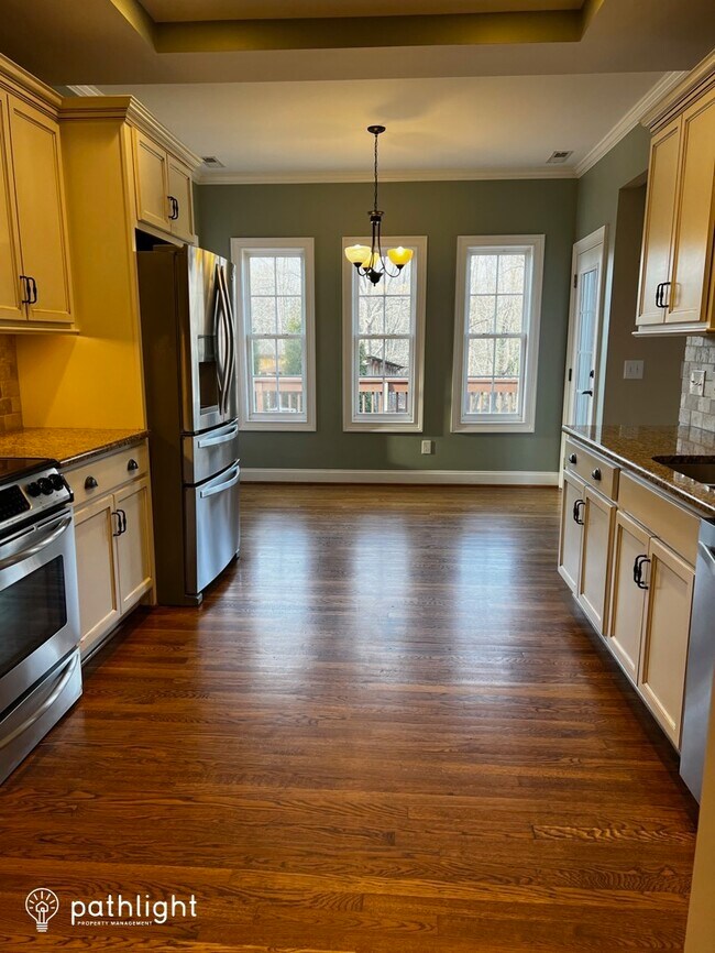 Building Photo - 5037 Oak Garden Dr